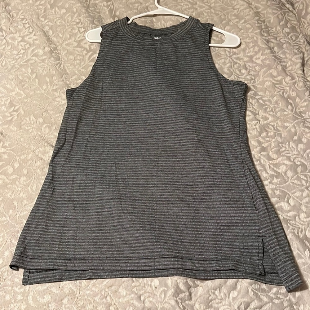 Athletic Works Top size large